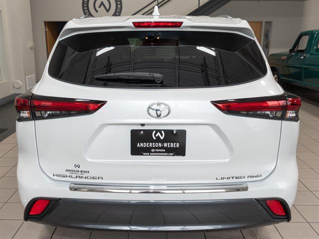 used 2022 Toyota Highlander car, priced at $40,550
