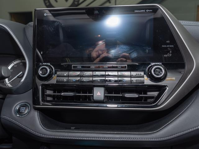 used 2022 Toyota Highlander car, priced at $40,550