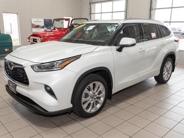 used 2022 Toyota Highlander car, priced at $40,550