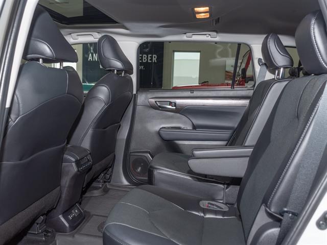 used 2022 Toyota Highlander car, priced at $40,550