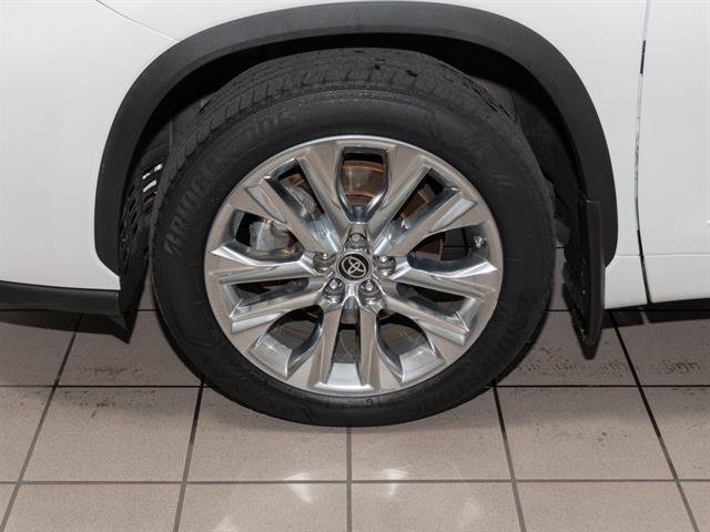 used 2022 Toyota Highlander car, priced at $40,550