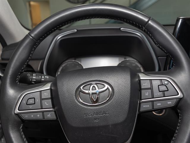 used 2024 Toyota Highlander car, priced at $39,495