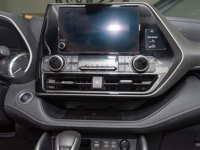 used 2024 Toyota Highlander car, priced at $39,495