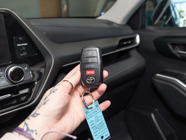 used 2024 Toyota Highlander car, priced at $39,495