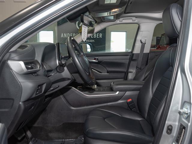 used 2024 Toyota Highlander car, priced at $39,495