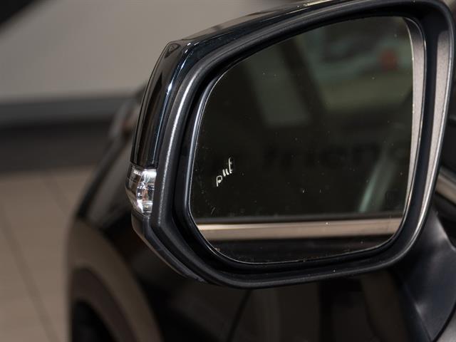 used 2022 Toyota Highlander car, priced at $35,800