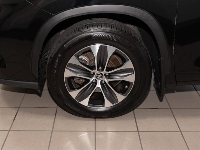 used 2022 Toyota Highlander car, priced at $35,800