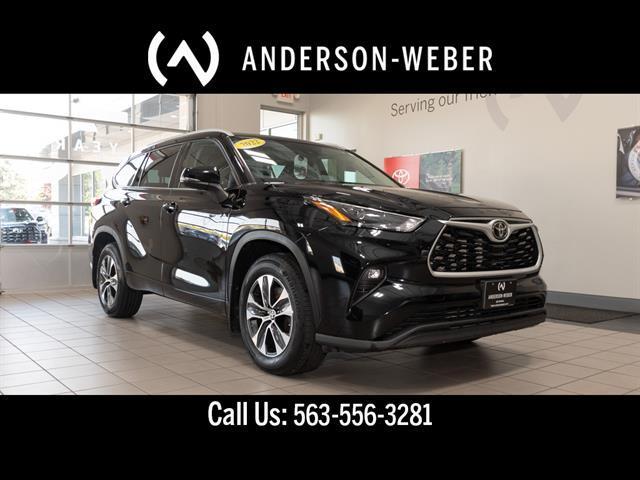 used 2022 Toyota Highlander car, priced at $35,800