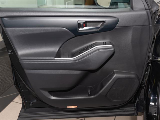 used 2022 Toyota Highlander car, priced at $35,800