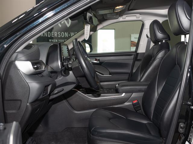 used 2022 Toyota Highlander car, priced at $35,800
