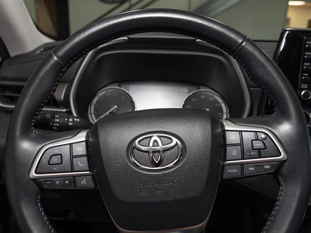used 2022 Toyota Highlander car, priced at $35,800