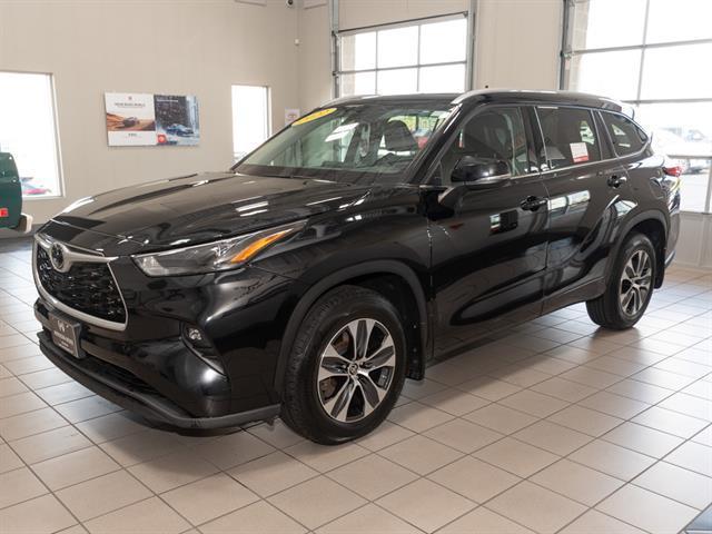used 2022 Toyota Highlander car, priced at $35,800