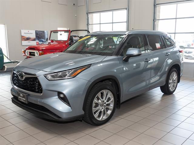 used 2021 Toyota Highlander car, priced at $34,995