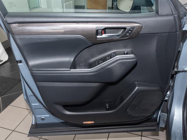 used 2021 Toyota Highlander car, priced at $34,995