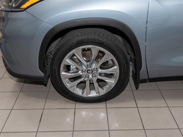 used 2021 Toyota Highlander car, priced at $34,995