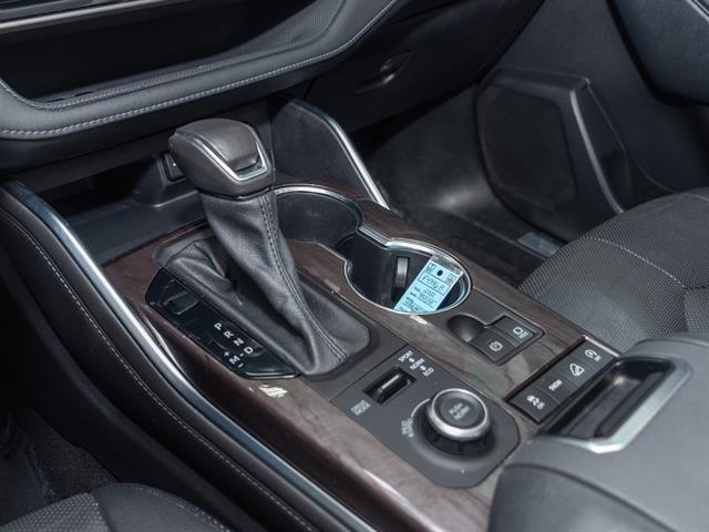 used 2021 Toyota Highlander car, priced at $34,995
