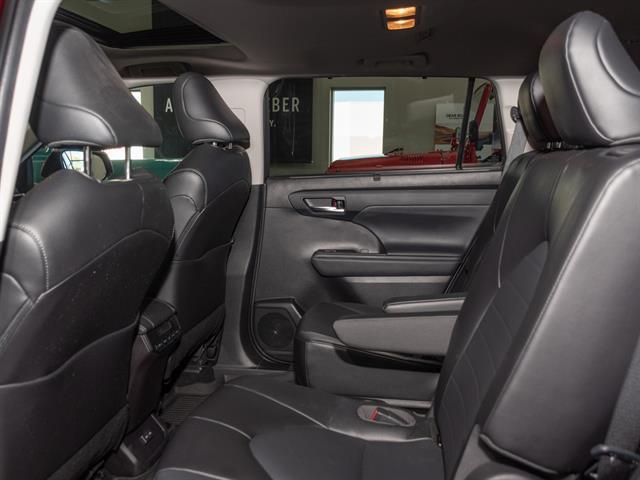 used 2022 Toyota Highlander car, priced at $34,995