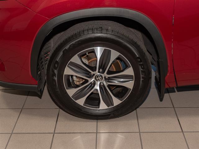used 2022 Toyota Highlander car, priced at $34,995