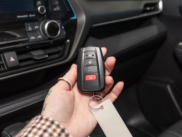 used 2022 Toyota Highlander car, priced at $34,995