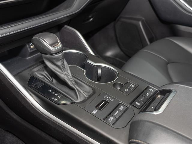 used 2022 Toyota Highlander car, priced at $34,995