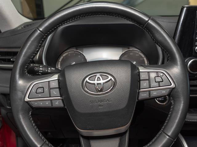 used 2022 Toyota Highlander car, priced at $34,995