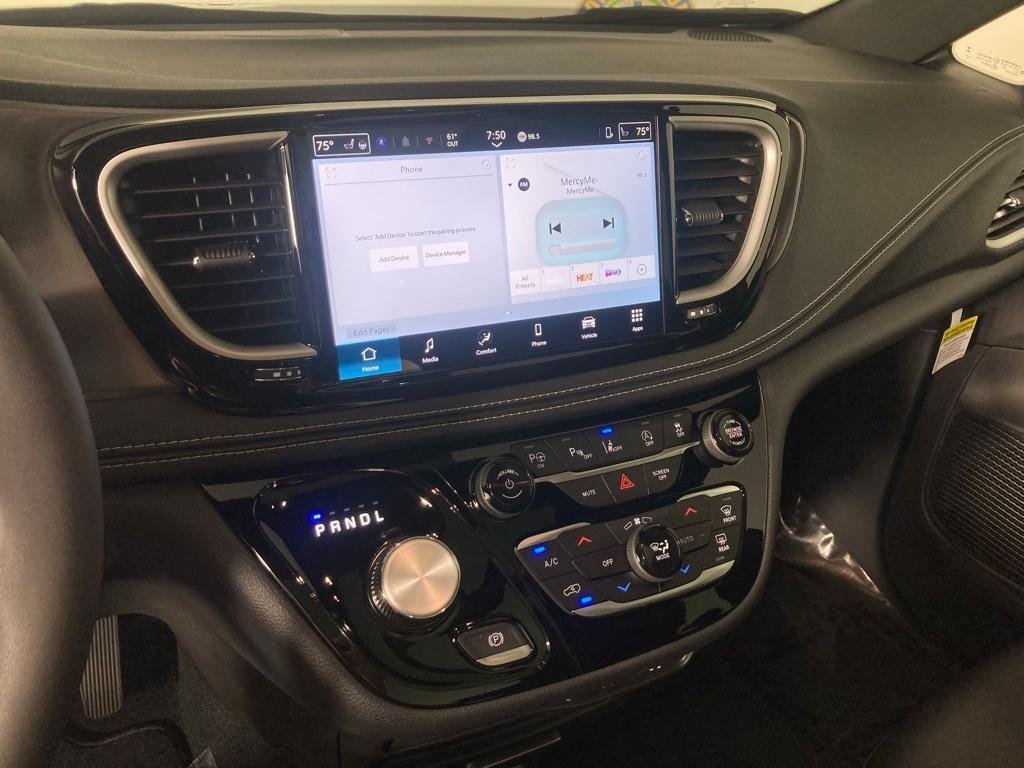 new 2025 Chrysler Pacifica car, priced at $44,833