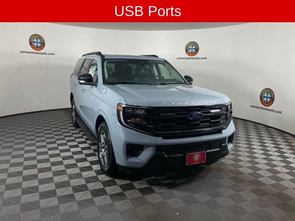 new 2025 Ford Expedition car, priced at $71,201