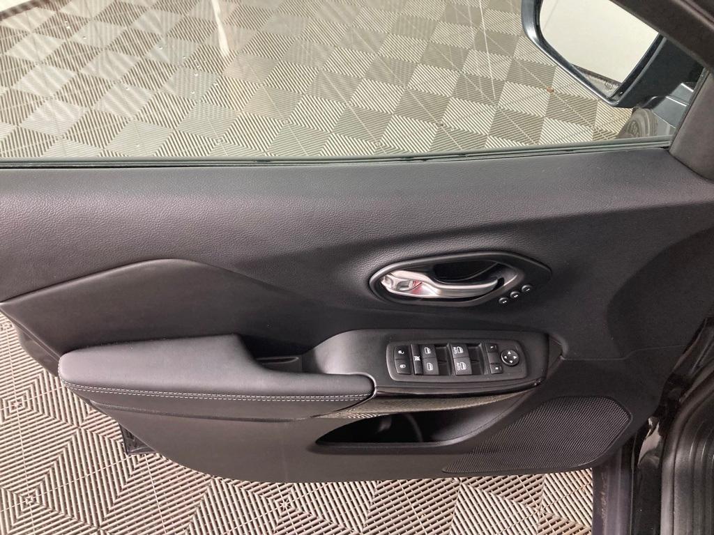 used 2023 Jeep Cherokee car, priced at $27,899
