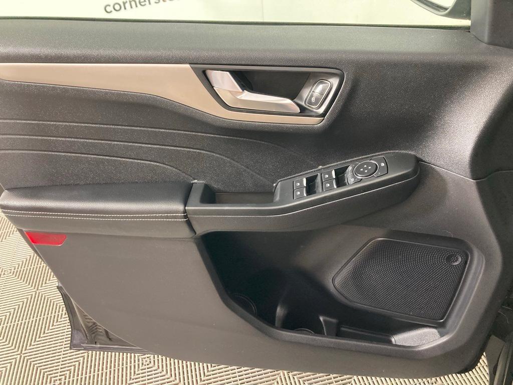 used 2022 Ford Escape car, priced at $25,999
