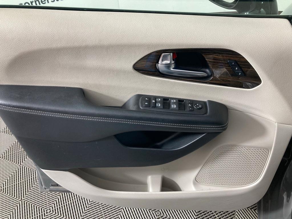 used 2023 Chrysler Pacifica car, priced at $31,699