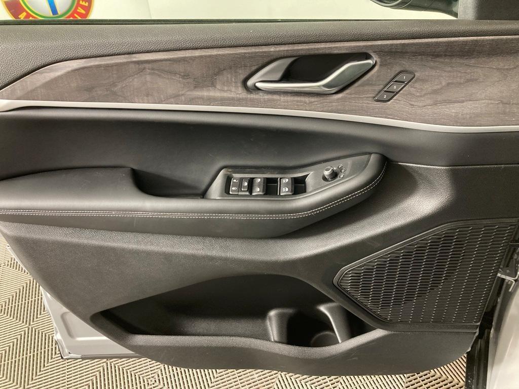 new 2025 Jeep Grand Cherokee car, priced at $50,999