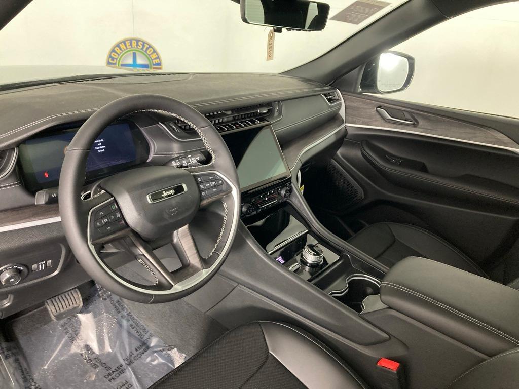 new 2025 Jeep Grand Cherokee car, priced at $50,999