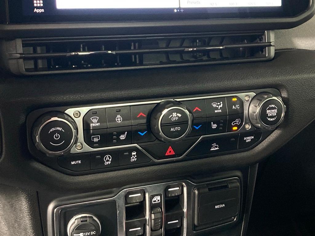 new 2024 Jeep Gladiator car, priced at $37,999