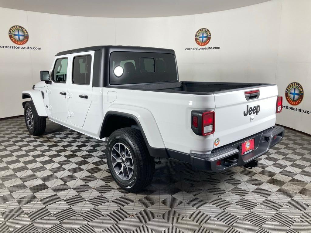 new 2024 Jeep Gladiator car, priced at $37,999