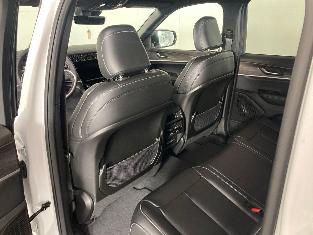 new 2025 Jeep Grand Cherokee car, priced at $42,177
