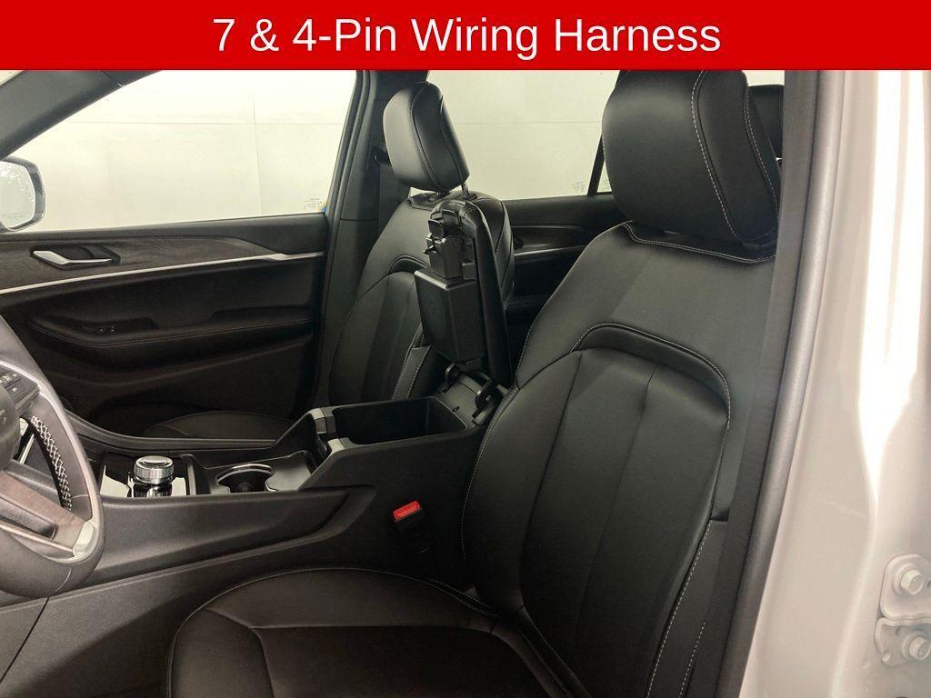 new 2025 Jeep Grand Cherokee car, priced at $42,177