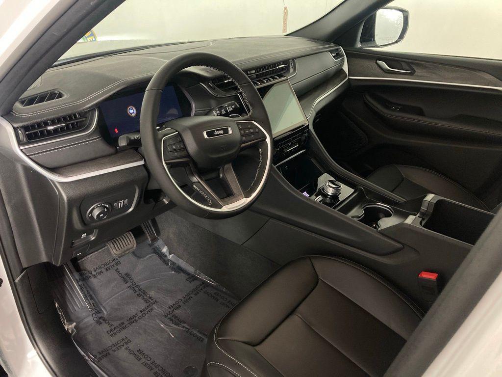 new 2025 Jeep Grand Cherokee car, priced at $42,177