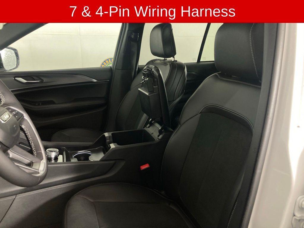 new 2025 Jeep Grand Cherokee car, priced at $42,298