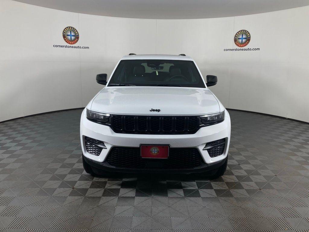 new 2025 Jeep Grand Cherokee car, priced at $42,298