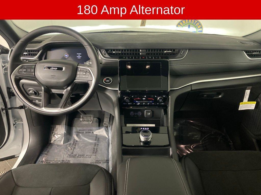 new 2025 Jeep Grand Cherokee car, priced at $42,298