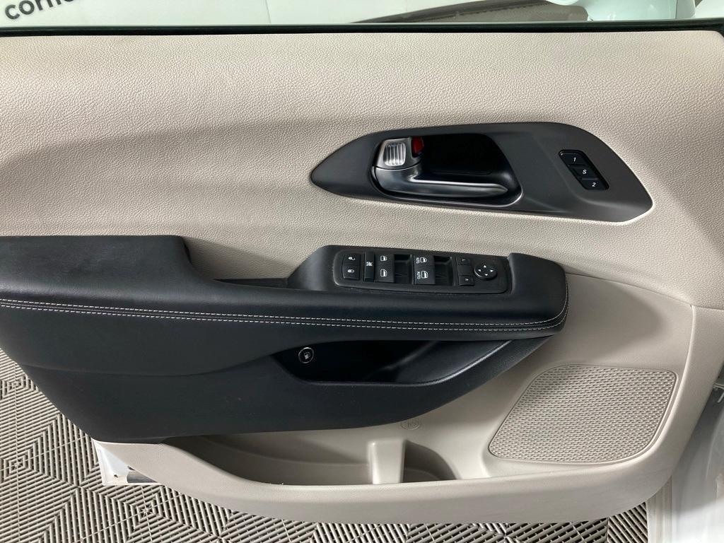 used 2022 Chrysler Pacifica Hybrid car, priced at $23,699