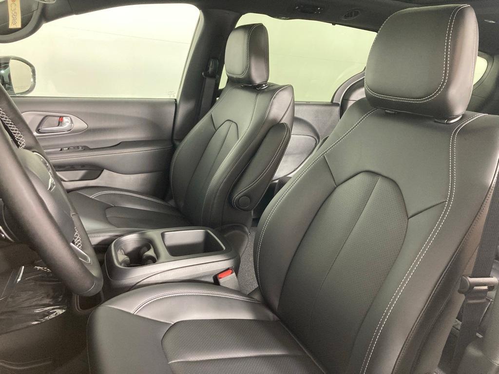 new 2025 Chrysler Pacifica car, priced at $46,480