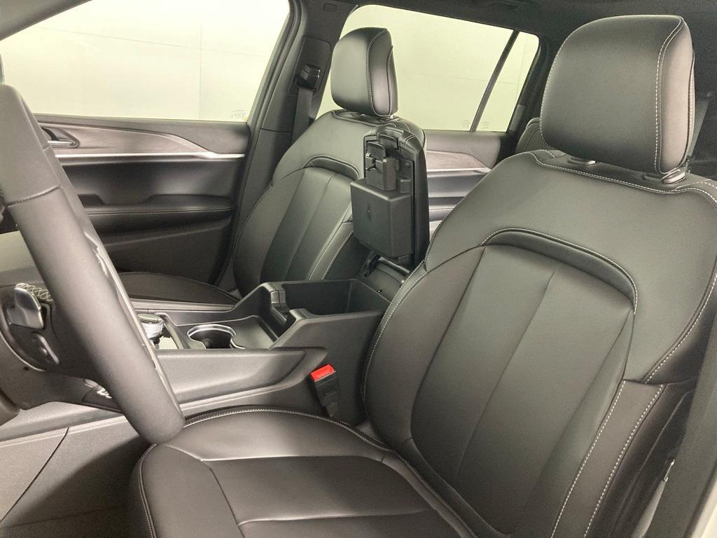 new 2025 Jeep Grand Cherokee L car, priced at $47,572