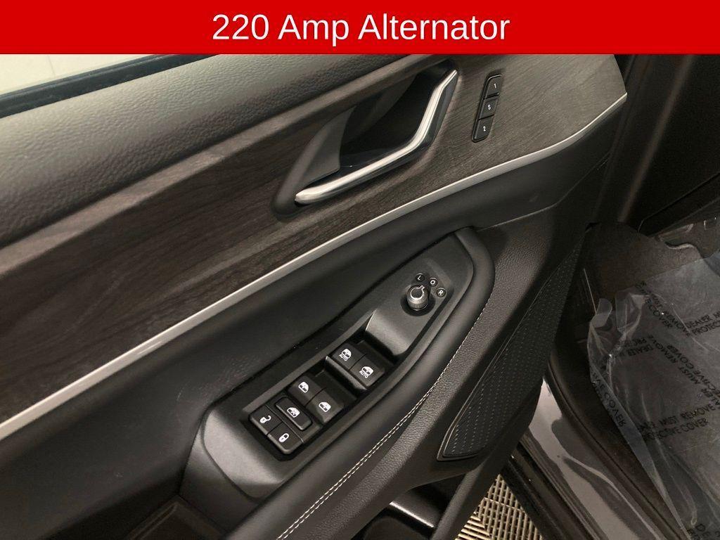 new 2025 Jeep Grand Cherokee car, priced at $49,662