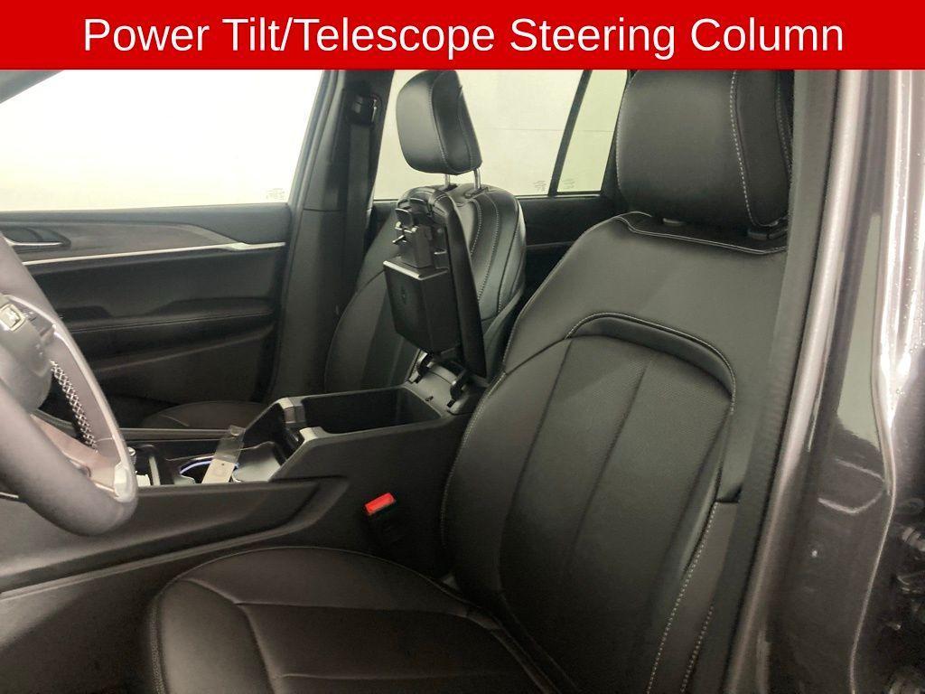 new 2025 Jeep Grand Cherokee car, priced at $49,662