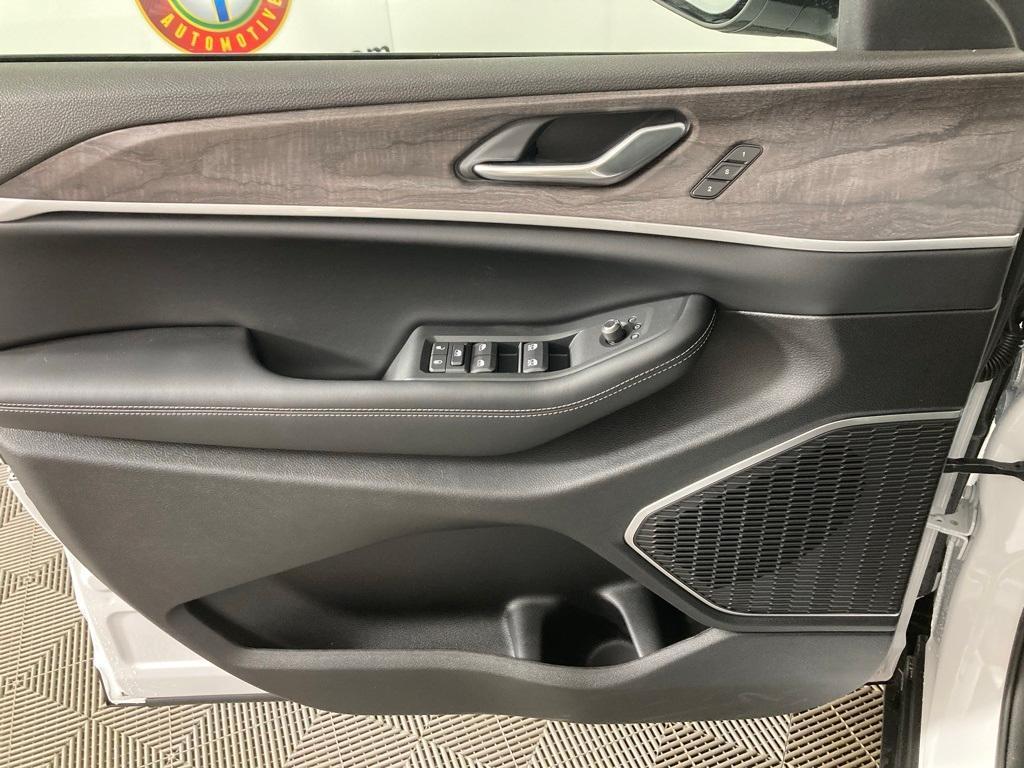 new 2025 Jeep Grand Cherokee L car, priced at $52,236