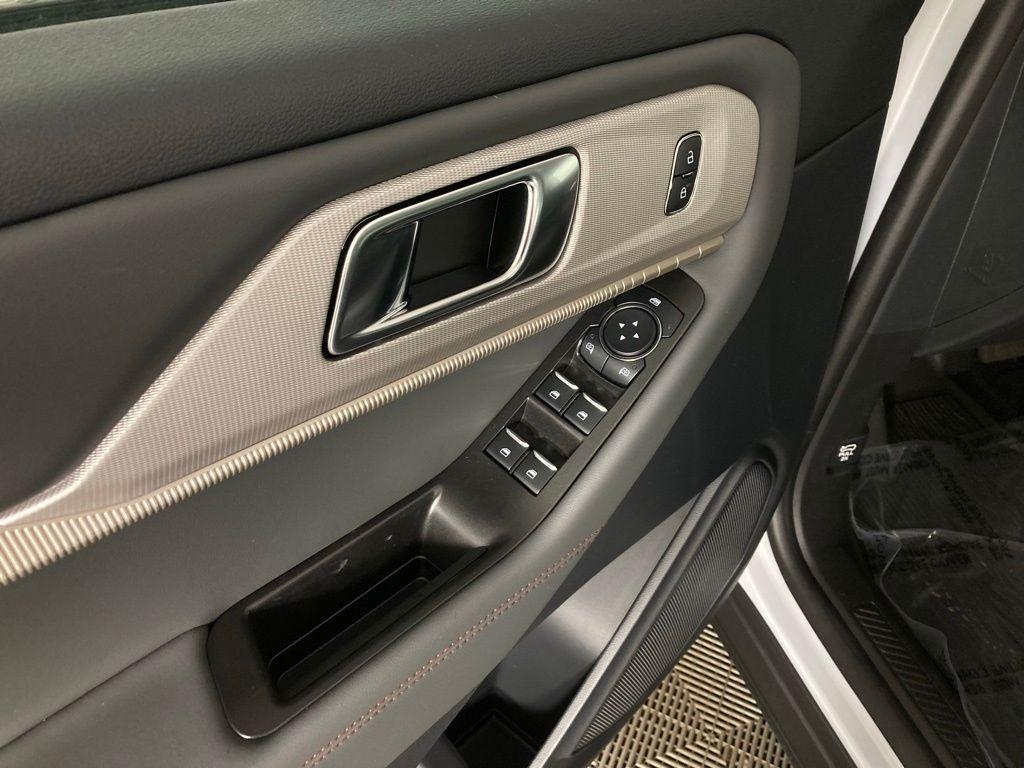 new 2025 Ford Explorer car, priced at $45,723