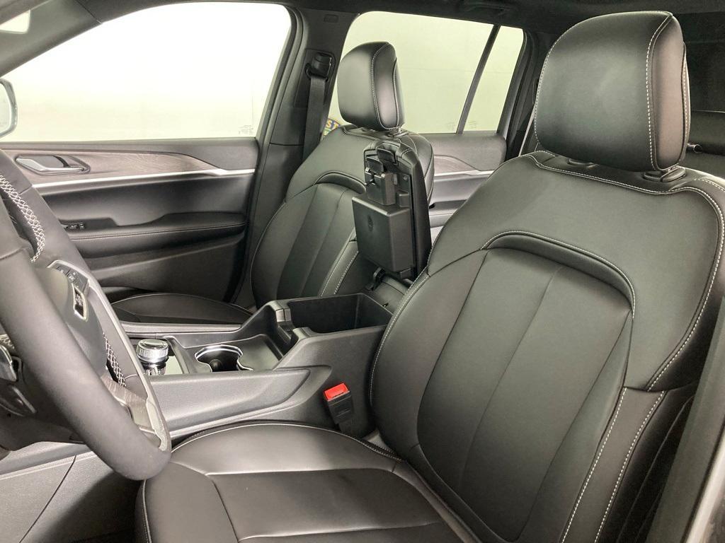 new 2025 Jeep Grand Cherokee car, priced at $45,798