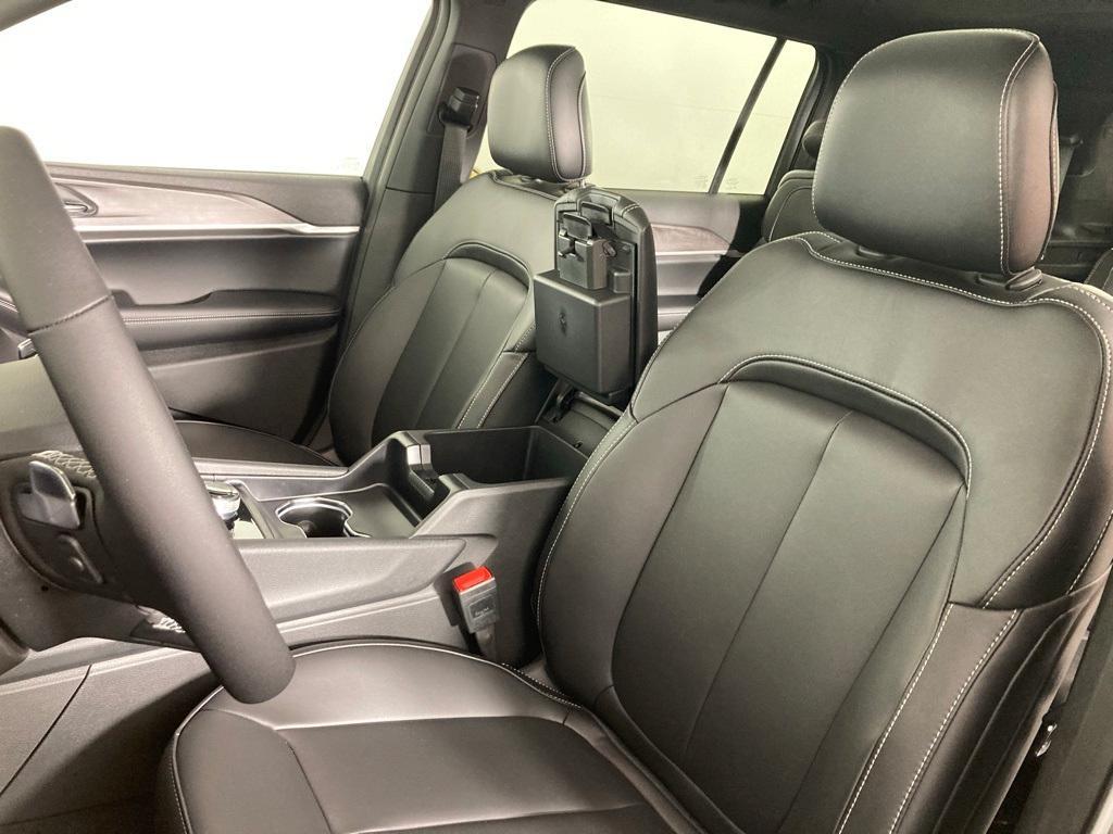 new 2025 Jeep Grand Cherokee L car, priced at $48,090