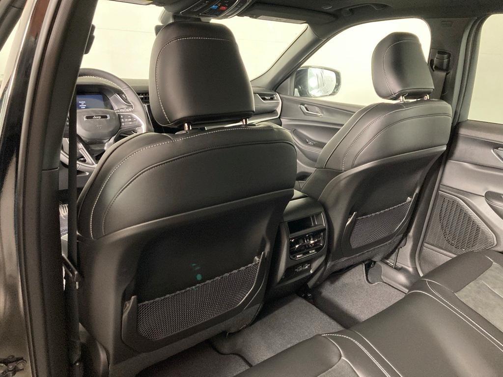 new 2025 Jeep Grand Cherokee car, priced at $41,999